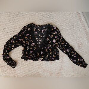Vero Moda cropped long sleeve black floral top
